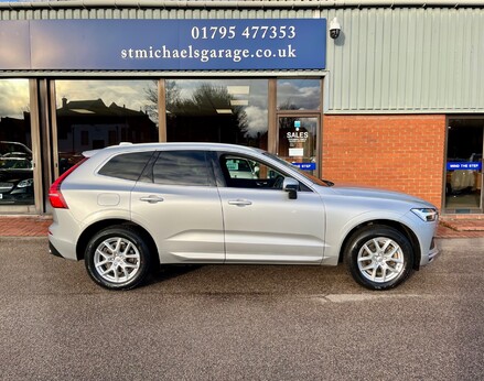 Volvo XC60 B4 MOMENTUM AWD 10