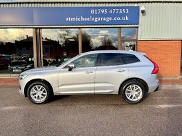 Volvo XC60 B4 MOMENTUM AWD 11