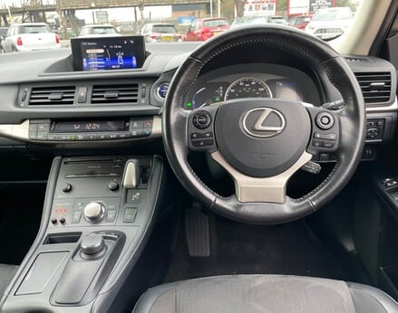 Lexus CT 200H LUXURY 18