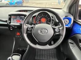 Toyota Aygo VVT-I X-CLUSIV X-SHIFT 19