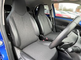 Toyota Aygo VVT-I X-CLUSIV X-SHIFT 36