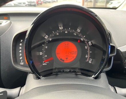 Toyota Aygo VVT-I X-CLUSIV X-SHIFT 21