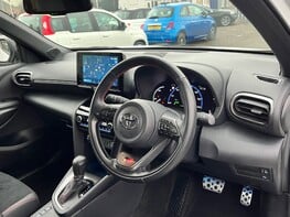 Toyota Yaris Cross GR SPORT 18