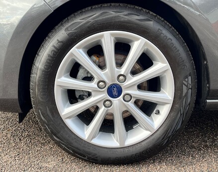 Ford Fiesta TITANIUM MHEV 13