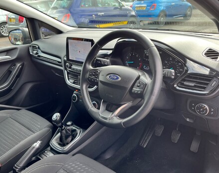 Ford Fiesta TITANIUM MHEV 18