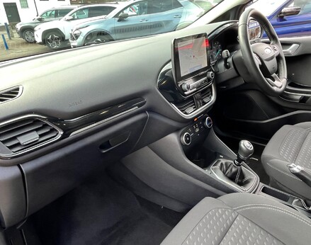 Ford Fiesta TITANIUM MHEV 17