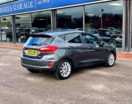 Ford Fiesta TITANIUM MHEV 8
