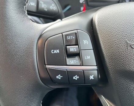 Ford Fiesta TITANIUM MHEV 52