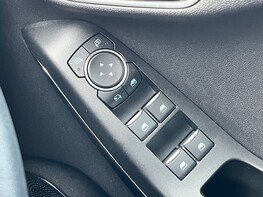 Ford Fiesta TITANIUM MHEV 57