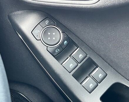 Ford Fiesta TITANIUM MHEV 57