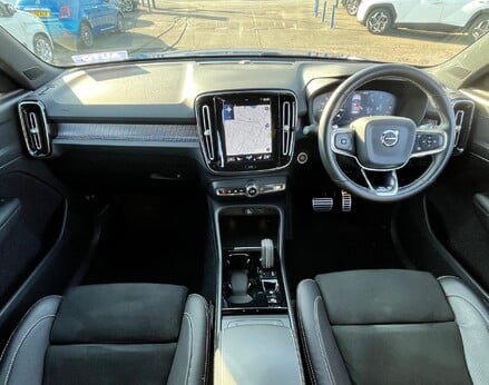 Volvo XC40 D3 R-DESIGN 2