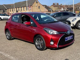 Toyota Yaris HYBRID ICON 4