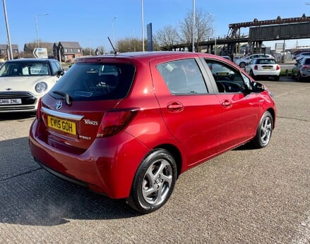 Toyota Yaris HYBRID ICON 8