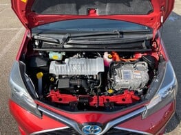 Toyota Yaris HYBRID ICON 7