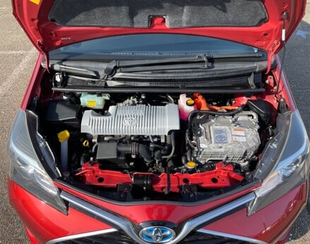 Toyota Yaris HYBRID ICON 7