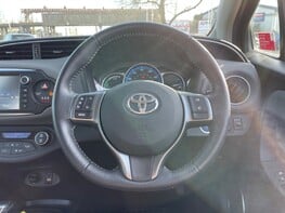 Toyota Yaris HYBRID ICON 19