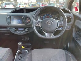 Toyota Yaris HYBRID ICON 18