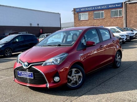 Toyota Yaris HYBRID ICON