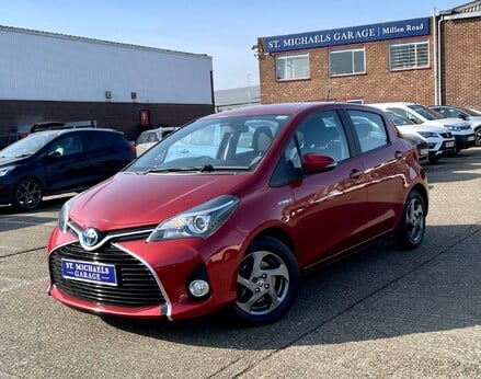 Toyota Yaris HYBRID ICON 1