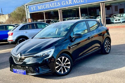 Renault Clio ICONIC E-TECH