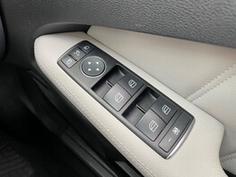 Mercedes-Benz E Class MERCEDES E-CLASS E350 CDI BLUEEFFICIENCY S/S SPORT 54