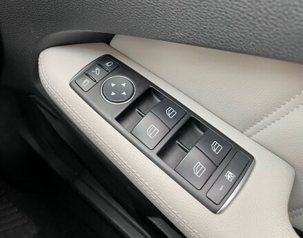 Mercedes-Benz E Class MERCEDES E-CLASS E350 CDI BLUEEFFICIENCY S/S SPORT 54