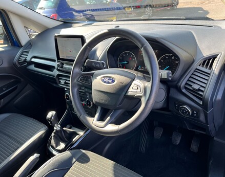 Ford Ecosport TITANIUM 18