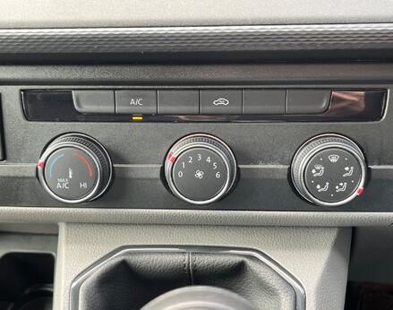 Volkswagen Transporter T28 TDI P/V STARTLINE 43