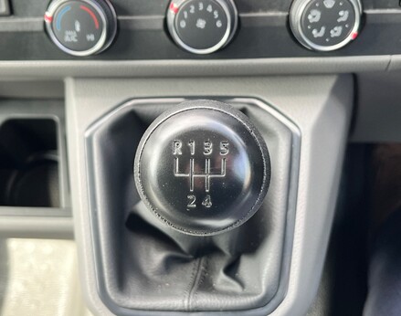 Volkswagen Transporter T28 TDI P/V STARTLINE 46