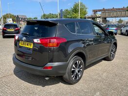 Toyota Rav 4 D-4D ICON 8