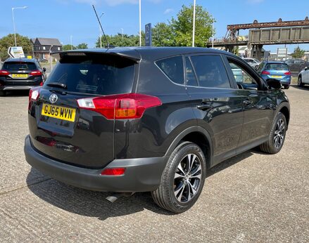 Toyota Rav 4 D-4D ICON 8