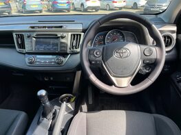 Toyota Rav 4 D-4D ICON 18