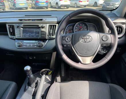 Toyota Rav 4 D-4D ICON 18