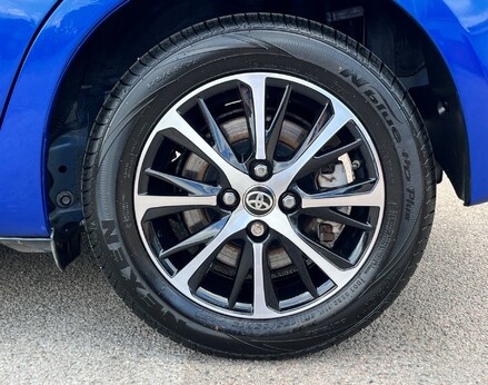 Toyota Yaris VVT-I ICON TECH 14