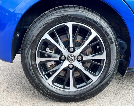 Toyota Yaris VVT-I ICON TECH 15