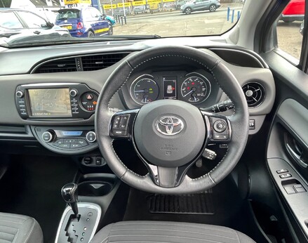 Toyota Yaris VVT-I ICON TECH 19
