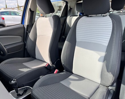 Toyota Yaris VVT-I ICON TECH 57