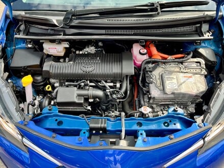 Toyota Yaris VVT-I ICON TECH