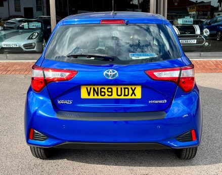 Toyota Yaris VVT-I ICON TECH 6