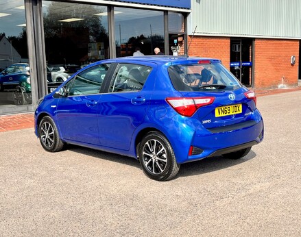 Toyota Yaris VVT-I ICON TECH 9