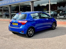 Toyota Yaris VVT-I ICON TECH 8