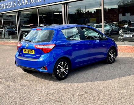 Toyota Yaris VVT-I ICON TECH 8