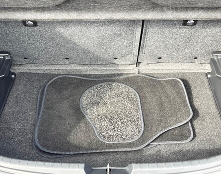 Toyota Yaris VVT-I ICON TECH 61
