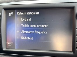 Toyota Yaris VVT-I ICON TECH 34
