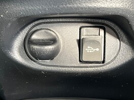 Toyota Yaris VVT-I ICON TECH 44