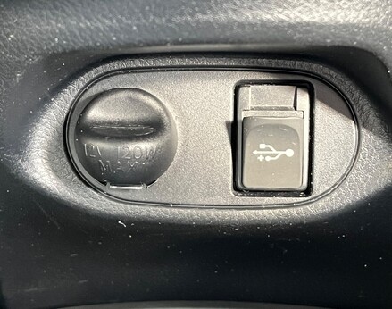 Toyota Yaris VVT-I ICON TECH 44