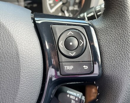 Toyota Yaris VVT-I ICON TECH 49