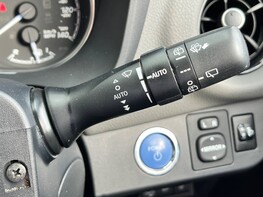 Toyota Yaris VVT-I ICON TECH 51