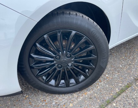 Vauxhall Adam GLAM 3