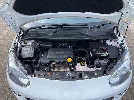 Vauxhall Adam GLAM